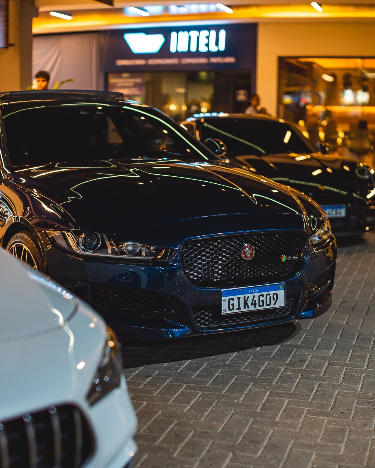 Jaguar XE R-Sport azul do membro @moabgarage em um encontro do clube